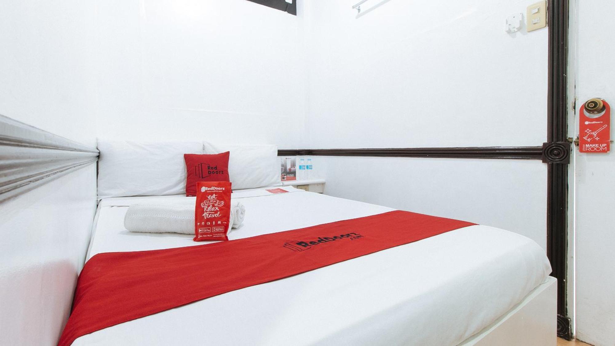 Reddoorz At Plus Villa Gloria Taguig Extérieur photo
